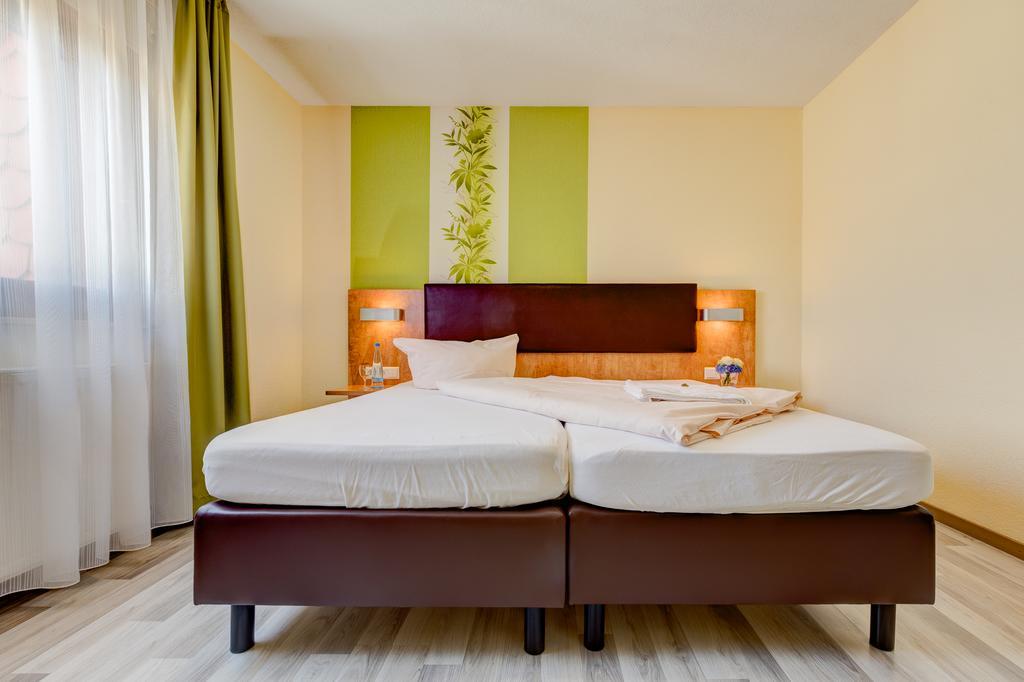 Landhotel Kueffner Pfedelbach Екстериор снимка